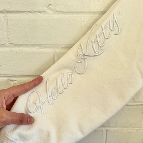 Forever 21 Angel HELLO KITTY Embroidered Pullover, Adult Small NWOT 🐱🪽 - Picture 6 of 7